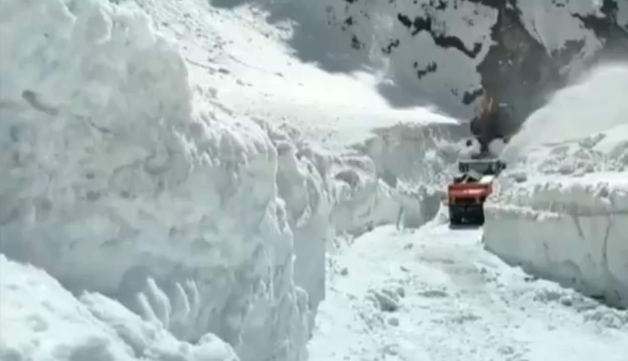 Weather : उत्तर भारत के पहाड़ी इलाकों में आज हिमपात और बारिश होने की संभावना, देश के इन राज्यों में गर्मी बढ़ेगी गर्मी, देखें वीडियो...