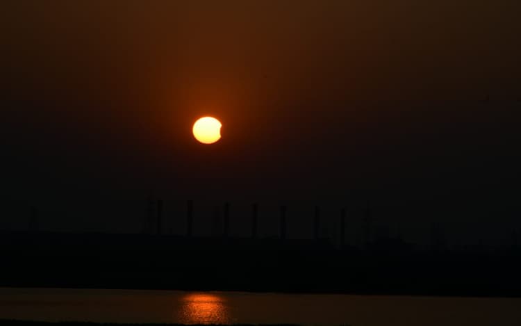 Solar Eclipse in Jharkhand: सूर्यास्त के साथ ही सूर्यग्रहण खत्म, बोकारो में मंदिरों के कपाट रहे बंद