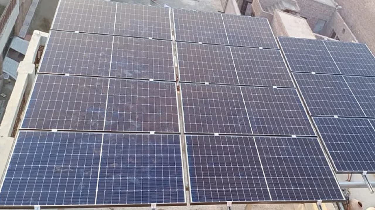 सोलर पैनल लगाकर पाएं बिजली बिल से छुटकारा, जानिए कितना पैसा दे रही सरकार?