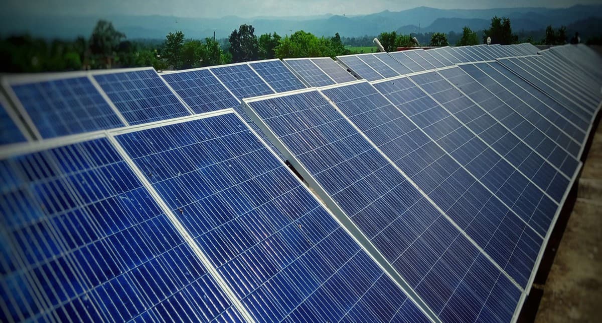 भारत ने 76% तक घटाया चीन से सोलर मॉड्यूल का आयात, Make in India से मिला घरेलू निर्माण को बढ़ावा, देखें आकड़े