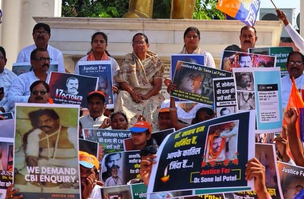 सोनेलाल पटेल की मौत की सीबीआई जांच की मांग, बेटी पल्‍लवी पटेल बोलीं- कात‍िल हैं ज‍िंंदा, हम हैं शर्म‍िंदा