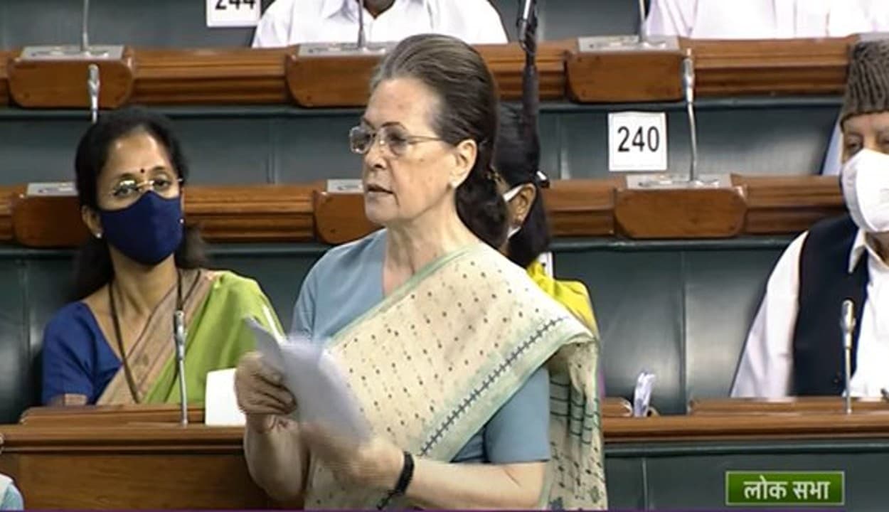 विधानसभा चुनाव में हार के बाद सोशल मीडिया पर बरसीं सोनिया गांधी, फेसबुक को बताया लोकतंत्र के लिए खतरनाक