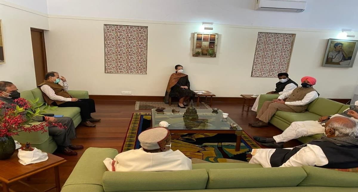 संसद के शीतकालीन सत्र में सरकार को घेरने की तैयारी में कांग्रेस, सोनिया गांधी के आवास पर हुई रणनीति बैठक