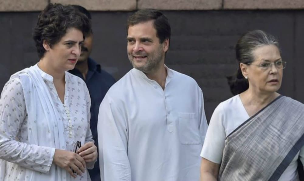 प्रियंका गांधी ने कहा ‘लड़की हूं, लड़ सकती हूं’, स्टार प्रचारकों की लिस्ट में ‘सात देवियों’ को जगह