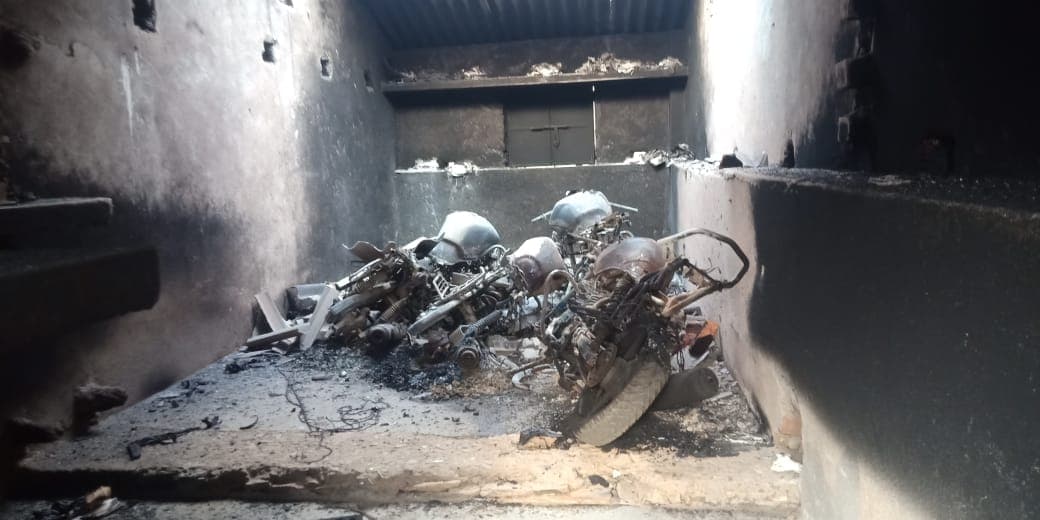 Jharkhand : लॉकडाउन में सोनुआ तक घुसे नक्सली मचाया तांडव, एक व्यक्ति को मारी गोली, छात्रावास को उड़ाया