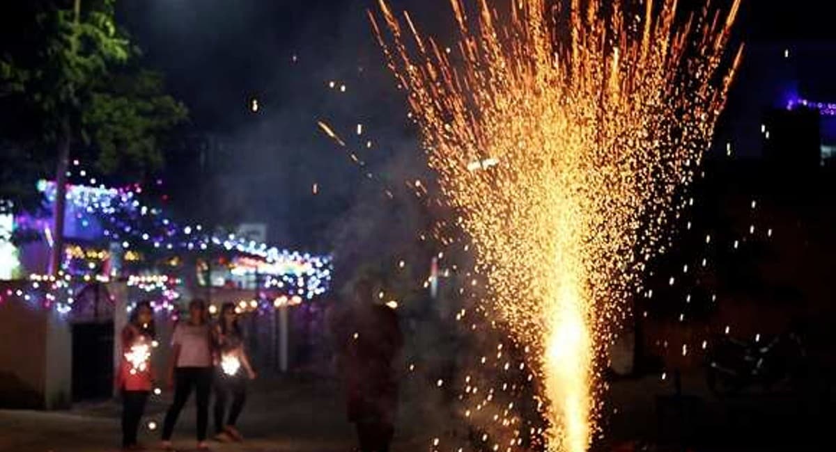 Viral News: दमा, आंख की बीमारी फैलाने वाले पटाखे भेज रहा चीन?