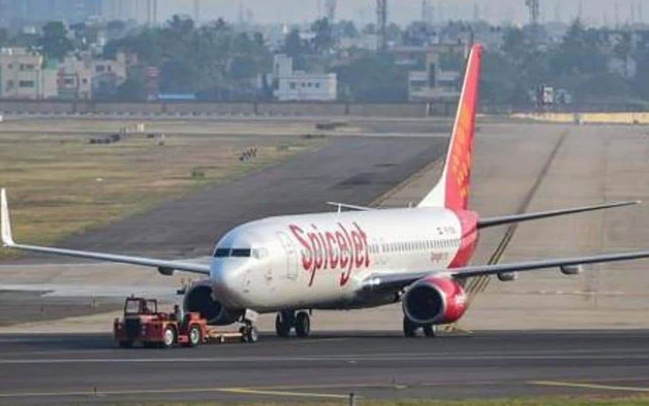 SpiceJet Update: स्पाइसजेट के सिर पर मंडरा रहा खतरा, आखिर कहां बिगड़ गई बात?