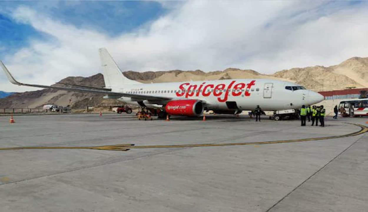 दुर्गापुर में लैंडिंग से पहले 42 सेकंड तक खौफ के साए में रहे यात्री, दिल दहला देने वाला वीडियो आया सामने