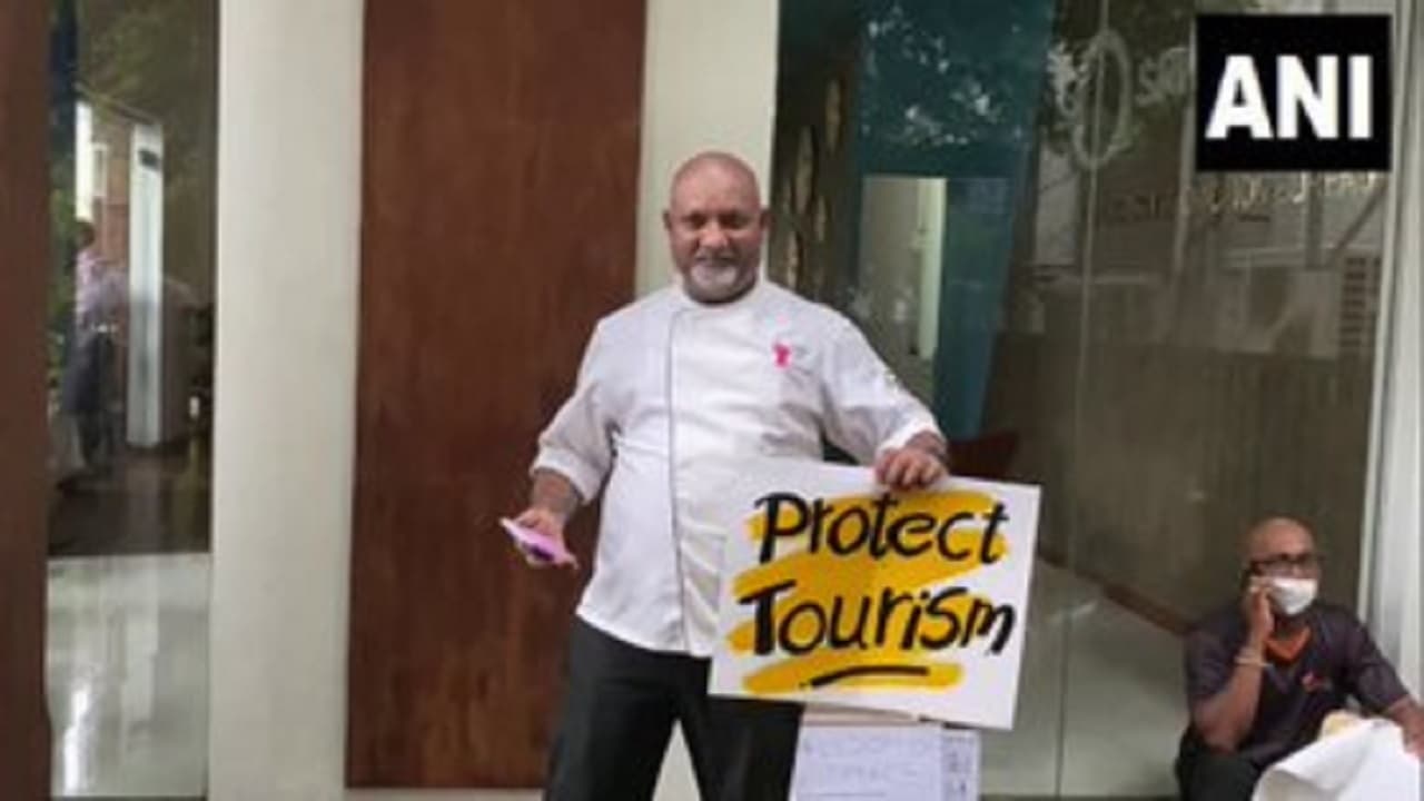 Sri Lanka Crisis: कोलंबो में सड़कों पर उतरे लोग, श्रीलंका ने कई देशों में बंद किए अपने दूतावास