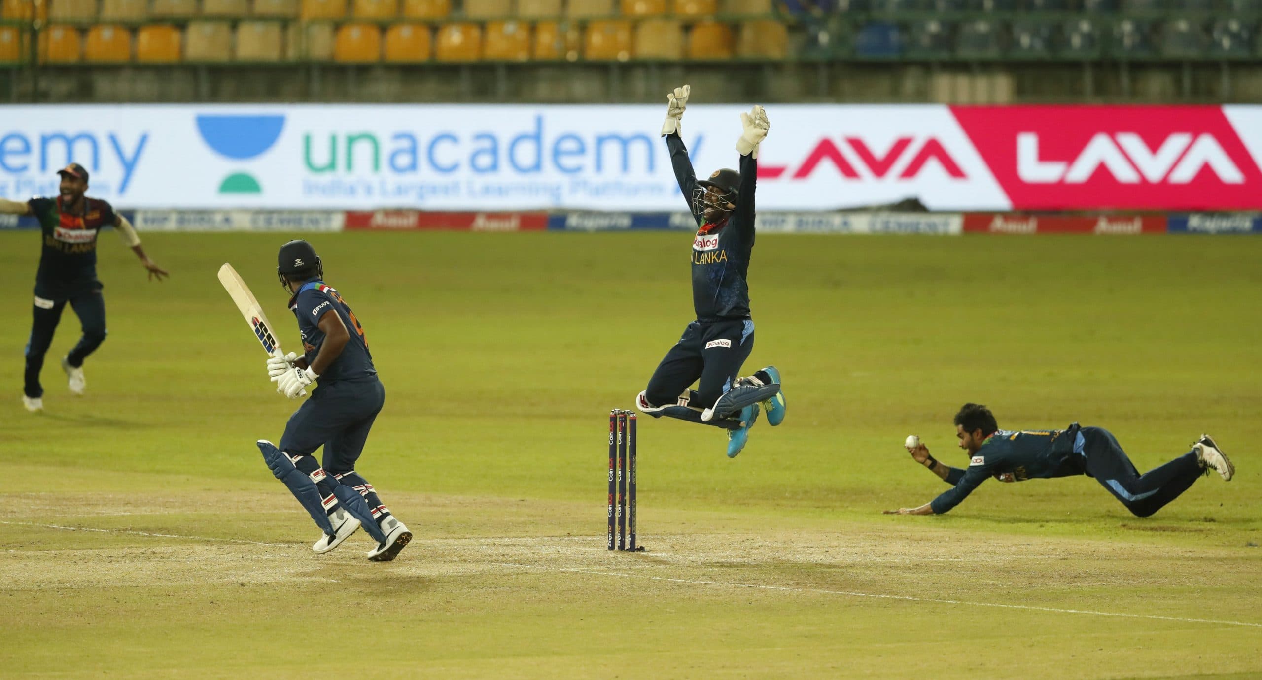 SL vs IND : बर्थडे ब्वॉय हसरंगा के सामने बेरंग हुई टीम इंडिया, रन के लिए तरसे भारतीय शेर