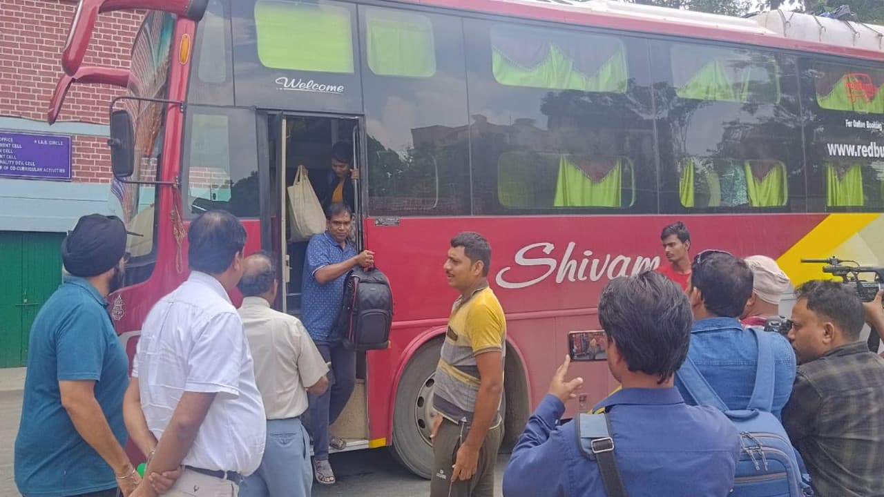 रांची संत जेवियर्स कॉलेज के स्टूडेंट्स सिक्किम हादसे के बाद सुरक्षित घर लौटे, अभिभावकों ने लगाए गले