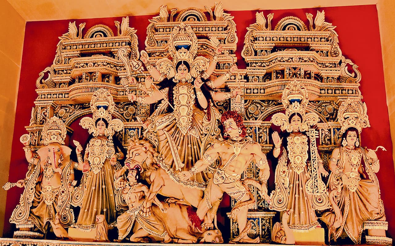 Durga Puja: कोयलांचल में दुर्गोत्सव की धूम, पूजा पंडाल और माता का दर्शन करने श्रद्धालुओं की उमड़ी भीड़