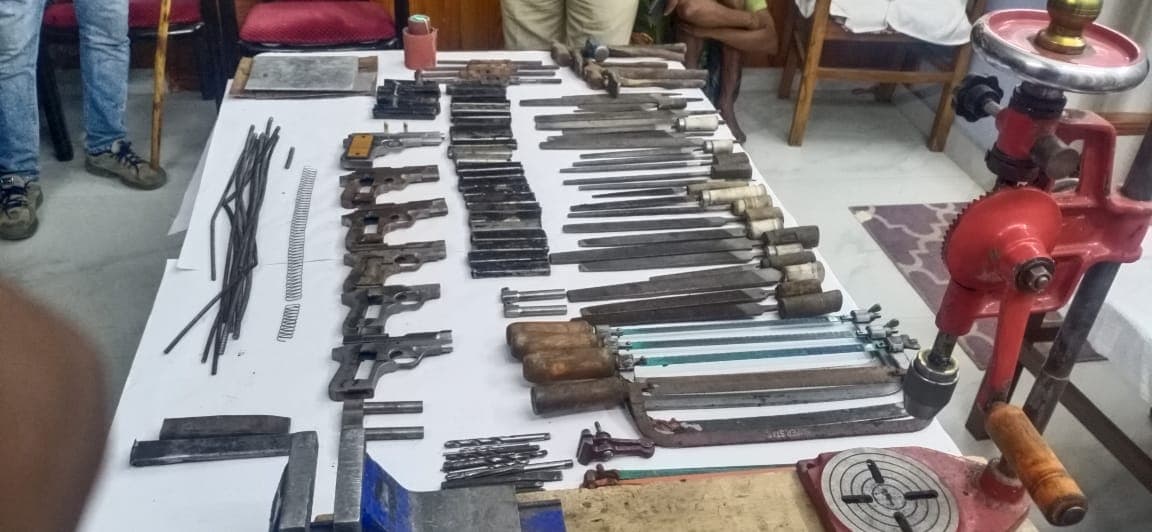 तस्करों की पहली पसंद है 7.65 एमएम की देशी मुंगेरिया पिस्टल, अवैध कारखानों में छापेमारी से हुए खुलासे