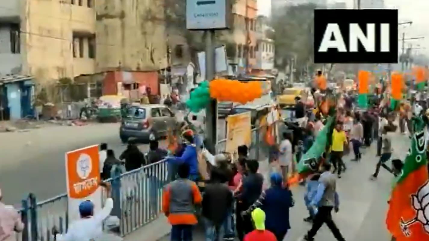 VIDEO: भाजपा की रैली पर पत्थरबाजी, शुभेंदु बोले, मिनी पाकिस्तान के लड़कों ने किया हमला, हमारे साथियों ने ‘घुस के मारा’ VIDEO: भाजपा की रैली पर पत्थरबाजी, शुभेंदु बोले, मिनी पाकिस्तान के लड़कों ने किया हमला, हमारे साथियों ने ‘घुस के मारा’