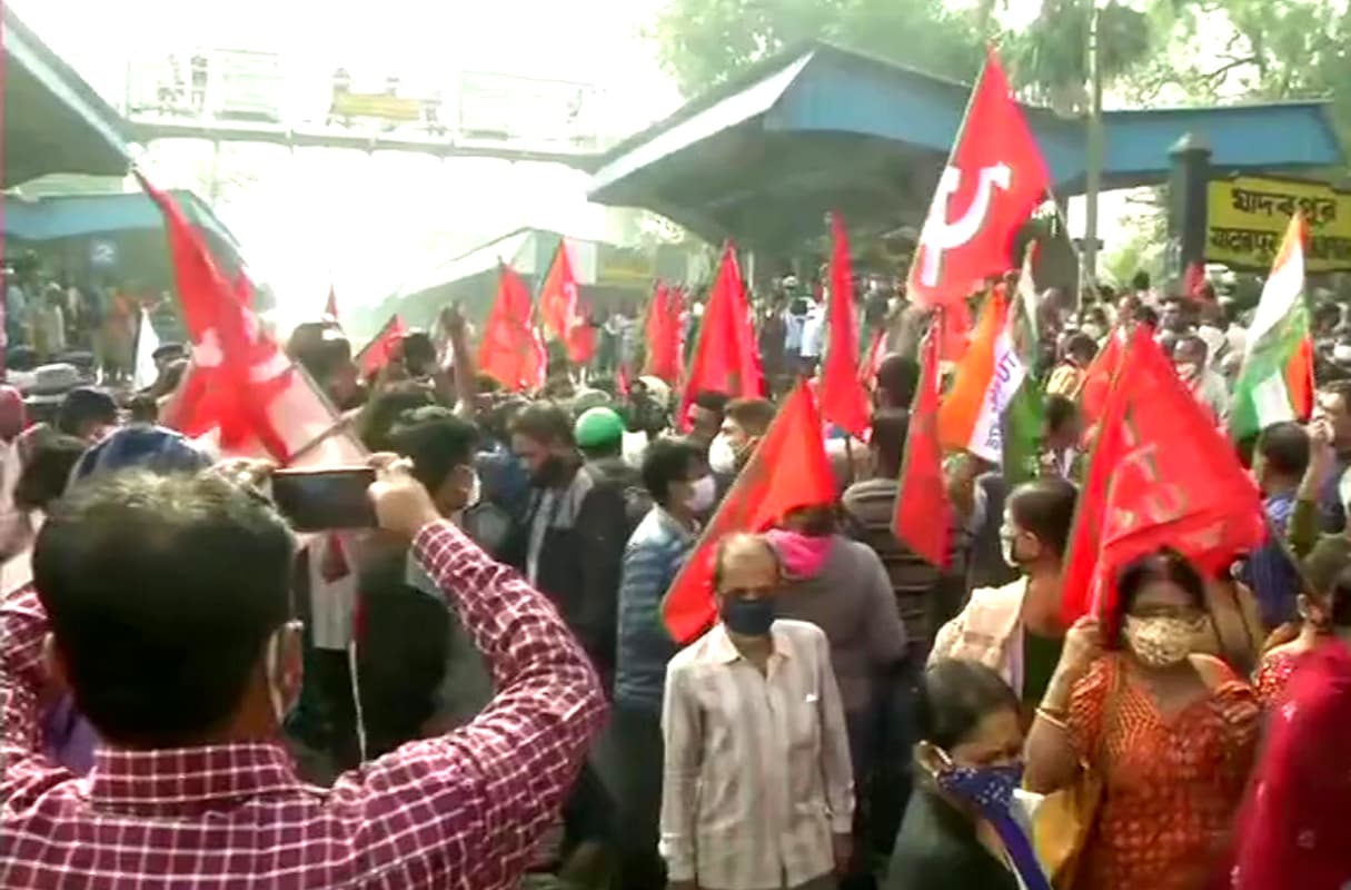 Kisan Andolan: भारत बंद को विभिन्न दलों का समर्थन, बिहार में आवश्यक सेवाओं को बंद करने आज सड़क पर उतरेंगे कार्यकर्ता