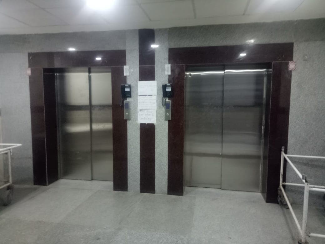 Bihar News: मेडिकल कॉलेज की लिफ्ट में 3 घंटे तक फंसे रहे 9 परिजन, चीख पुकार के बीच महिला बेहोश