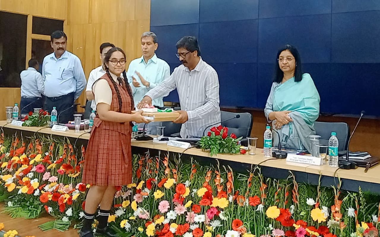 झारखंड के होनहार 130 बच्चों को सम्मान, CM हेमंत बोले- छात्रों के उज्ज्वल भविष्य बनाने में सरकार कर रही सहयोग