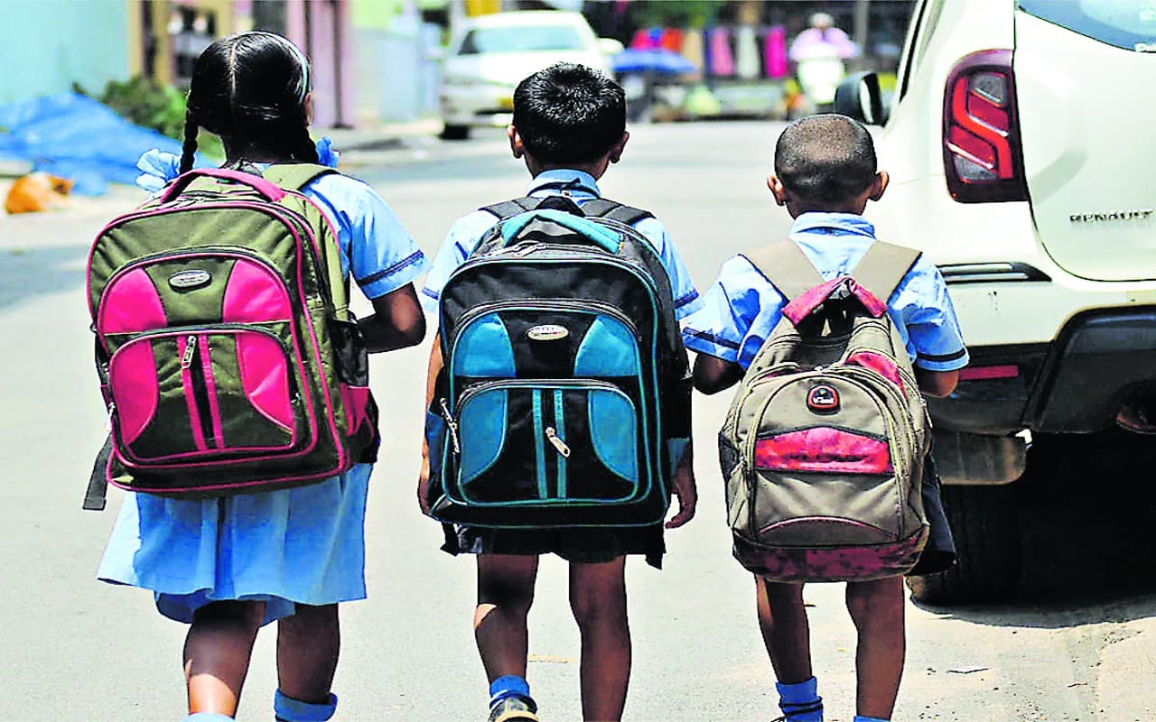 झारखंड में स्कूली बच्चों को अब पोशाक मद में 300 से 400 रुपये ज्यादा मिलेंगे, खाने के लिए बनेंगे हॉल
