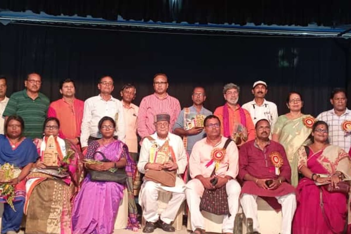 PHOTOS: देश के प्रसिद्ध लेखक शेखर मल्लिक, दिलीप चक्रवर्ती व शांता चक्रवर्ती को द्वितीय सुबर्नशिला सम्मान