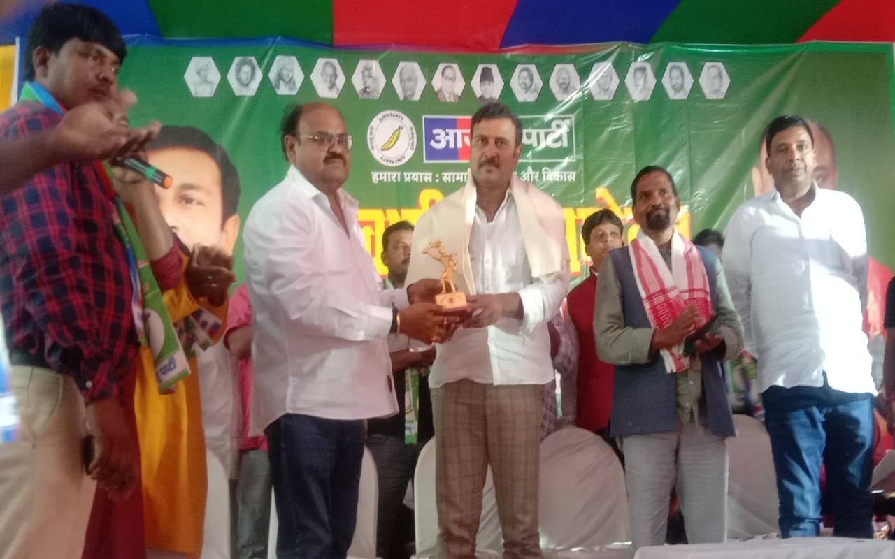 झारखंड : जामताड़ा में हेमंत सरकार के खिलाफ गरजे सुदेश महतो, बोले- ग्राम प्रधानों से नहीं मिलते बीडीओ-सीओ