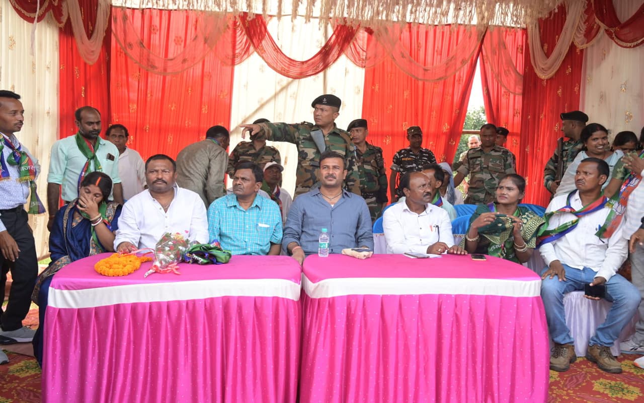 PHOTOS: डुमरी से झामुमो की विदाई तय, बदलाव के लिए आगे बढ़ चुकी है जनता, बोले सुदेश महतो