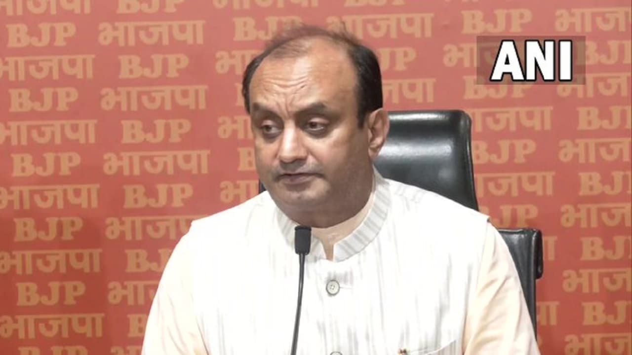 मुस्लिम लीग धर्मनिरपेक्ष और RSS सांप्रदायिक, BJP बोली- यह एजेंडा आज का नहीं, नेहरू जी के जमाने का