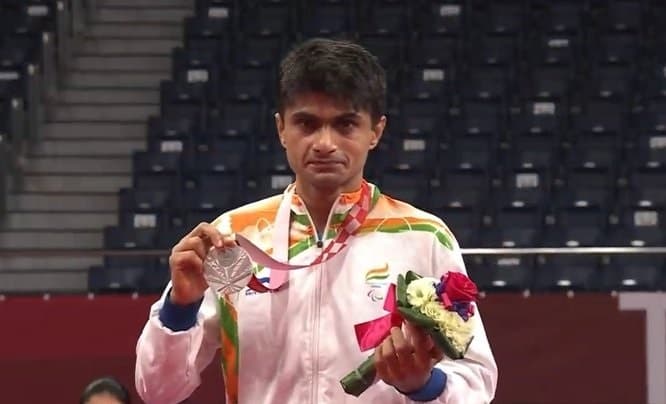 पैरालिंपिक मेडल विजेता नोएडा डीएम सुहास के रैकेट की बोली लगी 10 करोड़, जानें नीरज चोपड़ा के भाले की कीमत