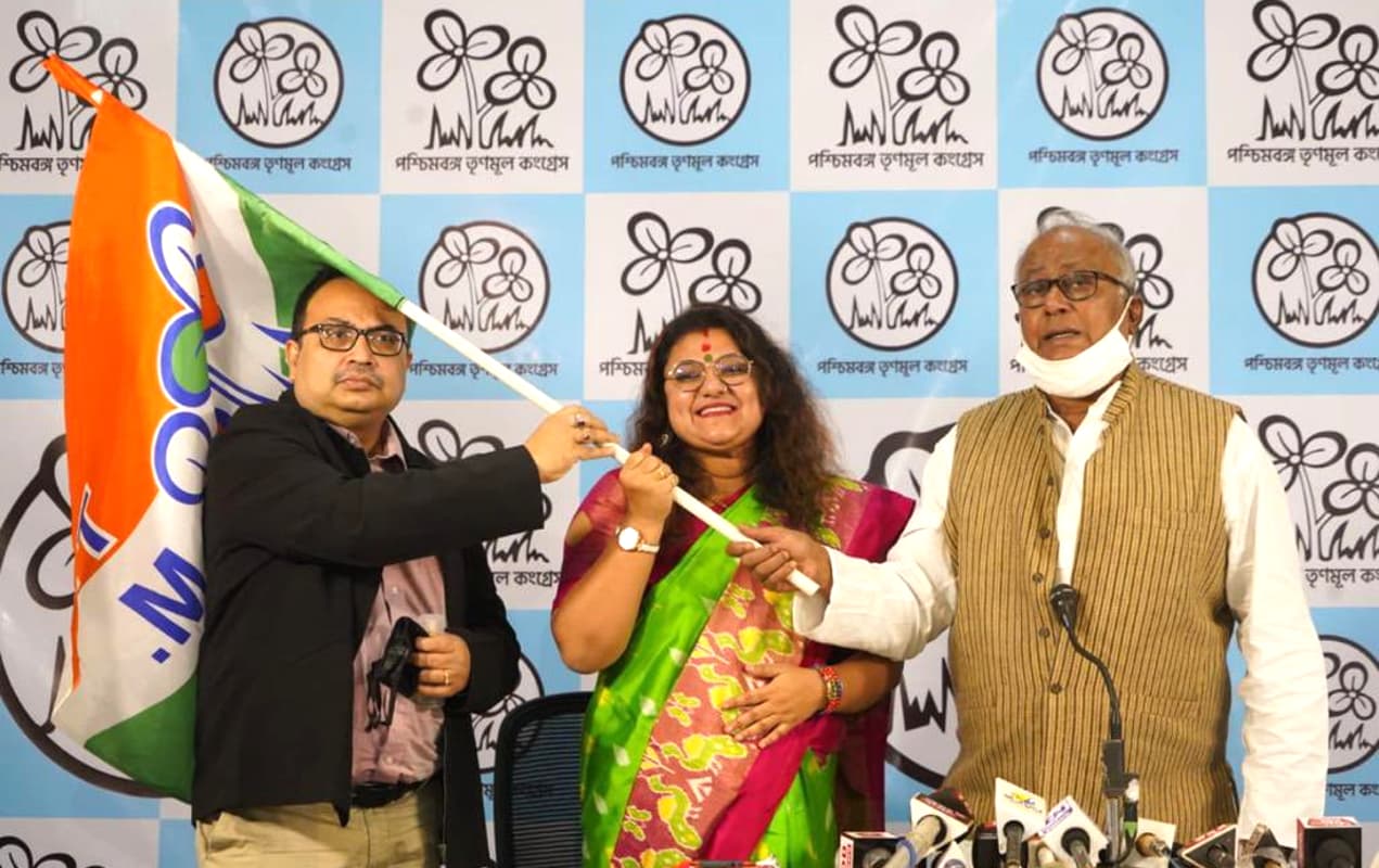 Bengal Election 2021: अमित शाह की रैली के अगले ही दिन भाजपा को झटका, सौमित्र खान की पत्नी टीएमसी में शामिल