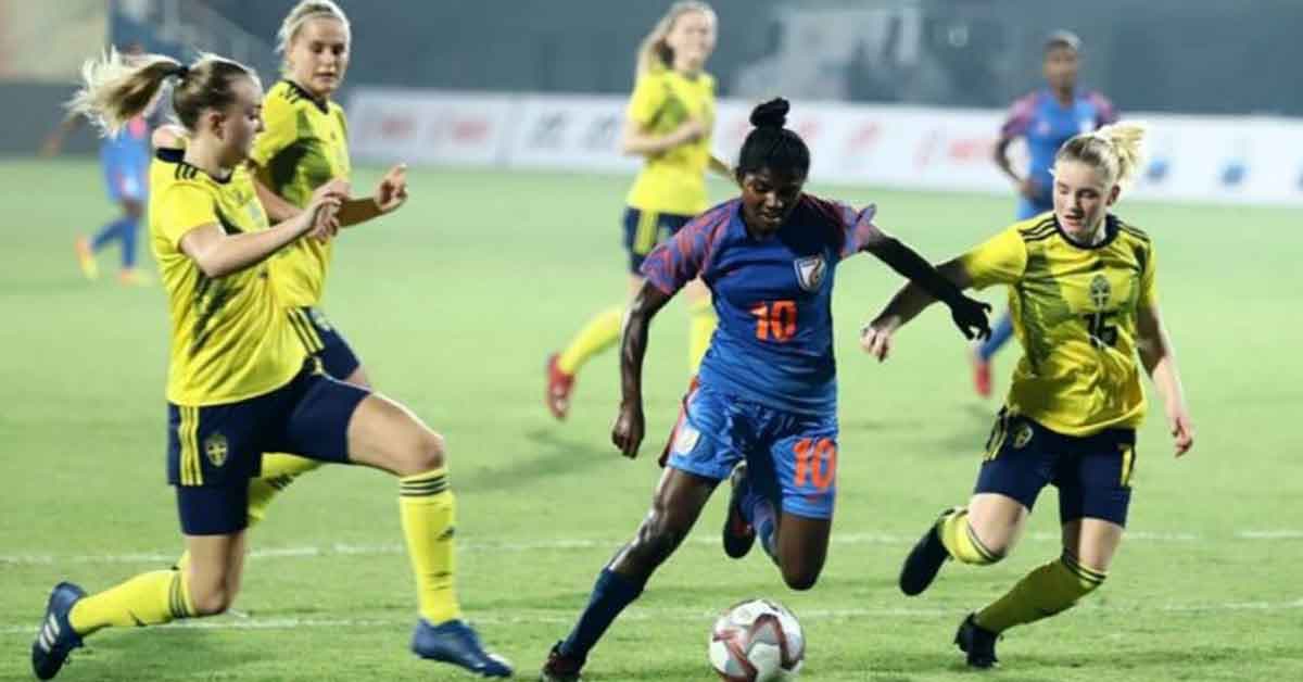 मां की मौत के बाद भी नहीं टूटा झारखंड की इस महिला फुटबॉलर का हौसला, अब मैदान पर मचा रही धमाल