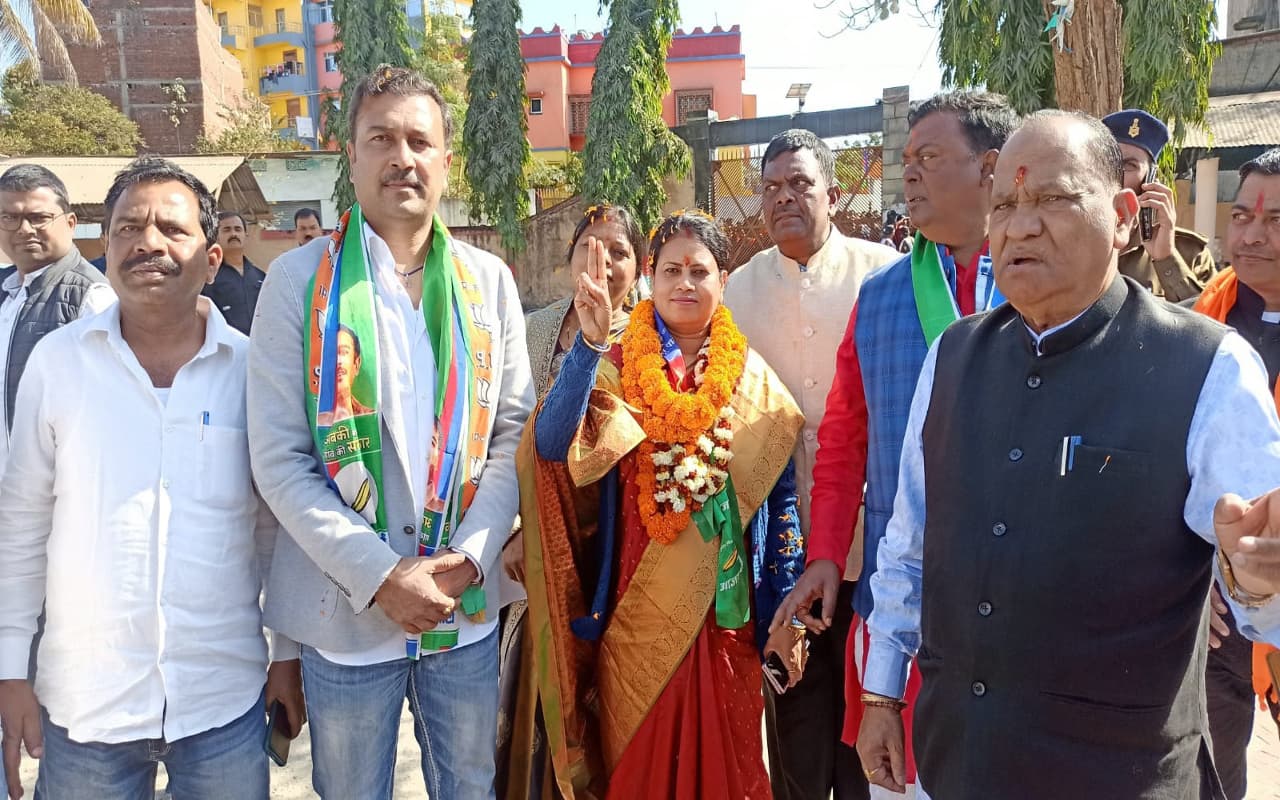 रामगढ़ उपचुनाव 2023 : सुनीता चौधरी ने किया नामांकन, सुदेश महतो बोले- मजबूती के साथ चुनाव जीतेगा NDA,देखें Pics
