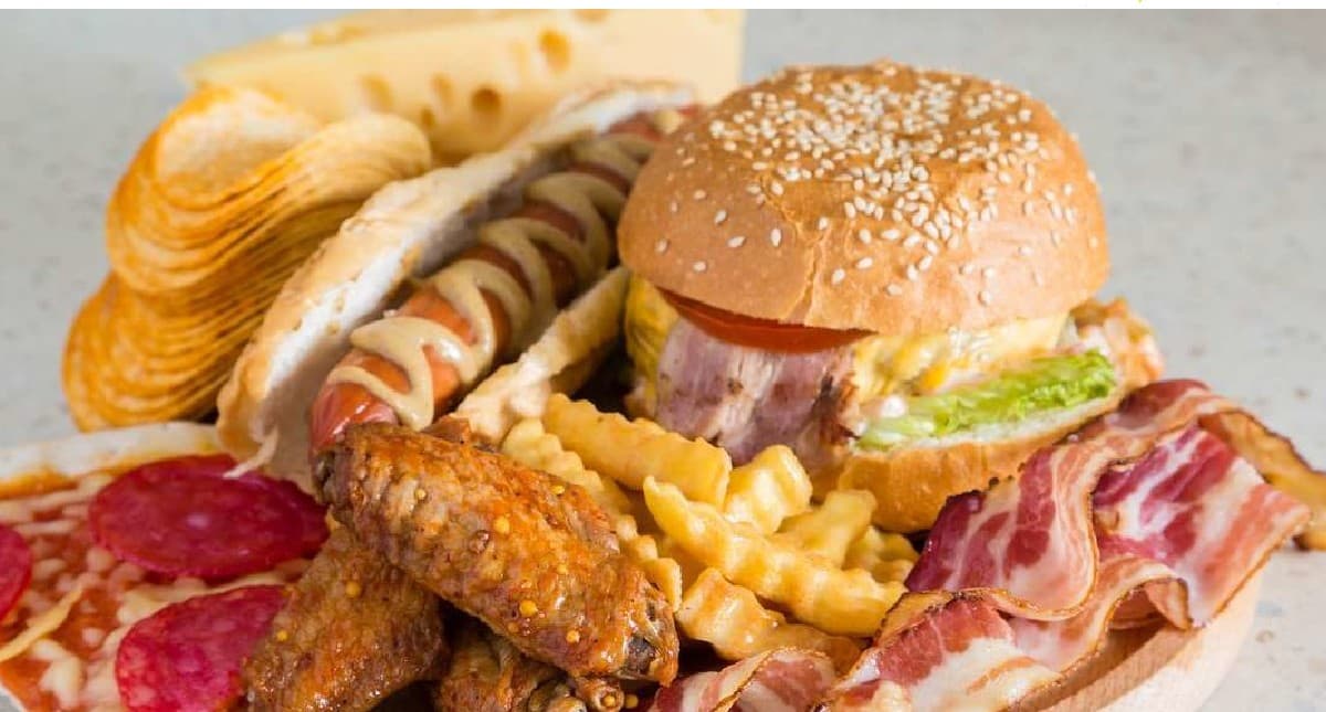 Super Unhealthy Foods: बच्चों के लिए बेहद हानिकार हैं ये फूड्स, देने से बचें