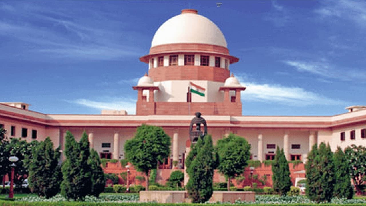 अर्द्ध सरकारी अराजपत्रित कर्मियों के वेतन मामले में झारखंड सरकार पर सुप्रीम कोर्ट सख्त, मुख्य सचिव को बुलाया