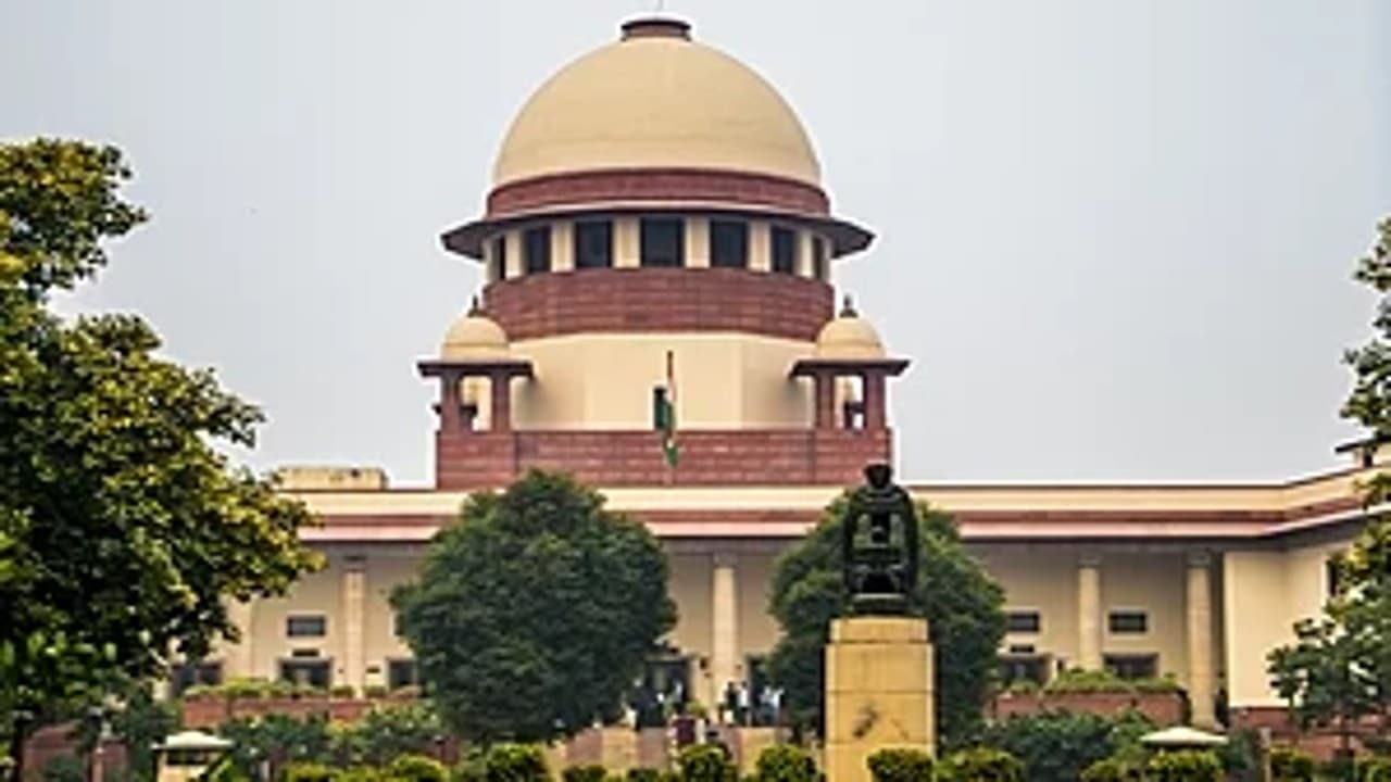 महाराष्ट्र राजनीतिक संकट पर SC ने कहा-उद्धव ठाकरे को सीएम नहीं बना सकते, लेकिन राज्यपाल का फैसला गैरकानूनी