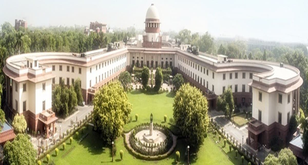 मुफ्त सेवाएं और उपहार देना राजनीतिक दलों को पड़ सकता है महंगा, सुप्रीम कोर्ट ने चुनाव आयोग से मांगा जवाब