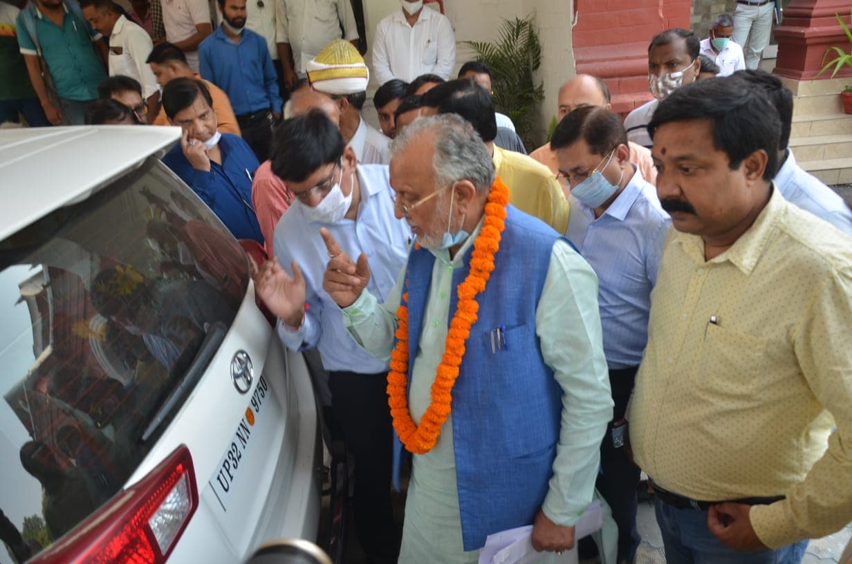 Petrol Price: इंटरनेशनल मार्केट की वजह से पेट्रोल-डीजल का बढ़ रहा दाम, बोले यूपी के वित्त मंत्री सुरेश खन्ना