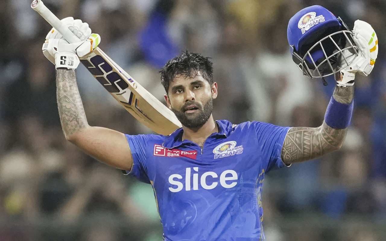 सूर्यकुमार यादव ने जड़ा आईपीएल का पहला शतक, आखिरी गेंद पर छक्का लगाकर पूरी की सेंचुरी