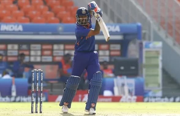 IND vs SL: श्रीलंका के खिलाफ मुकाबले से पहले मुश्किल में टीम इंडिया, दो स्टार खिलाड़ी सीरीज से बाहर