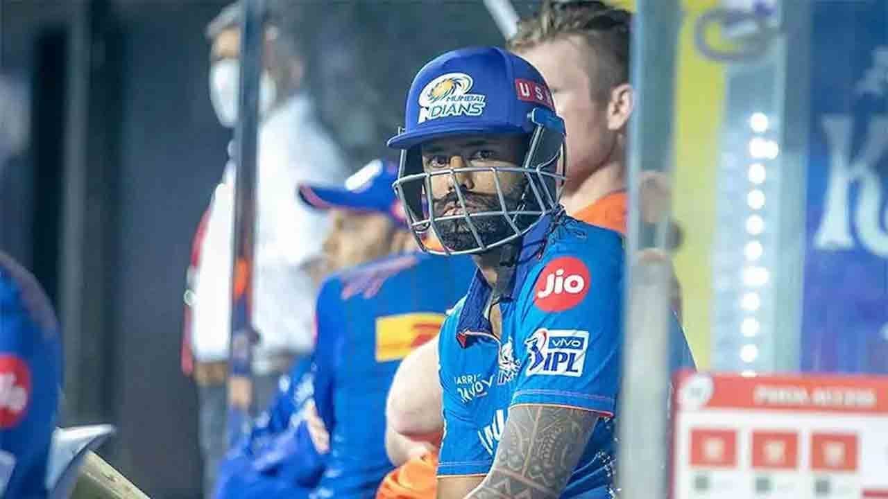 IPL 2023: 4 बार 'गोल्डन डक' पर आउट होने के बाद रिकी पॉन्टिंग से बैटिंग का ज्ञान लेते नजर आएं SKY, Video Viral