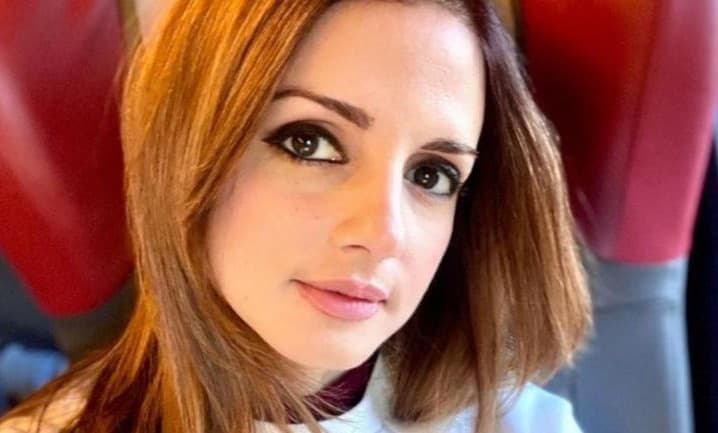 ऋतिक रोशन की एक्स वाईफ बारिश के बीच पहुंची पार्लर, इस वजह से ट्रोलर्स ने साधा निशाना, VIDEO