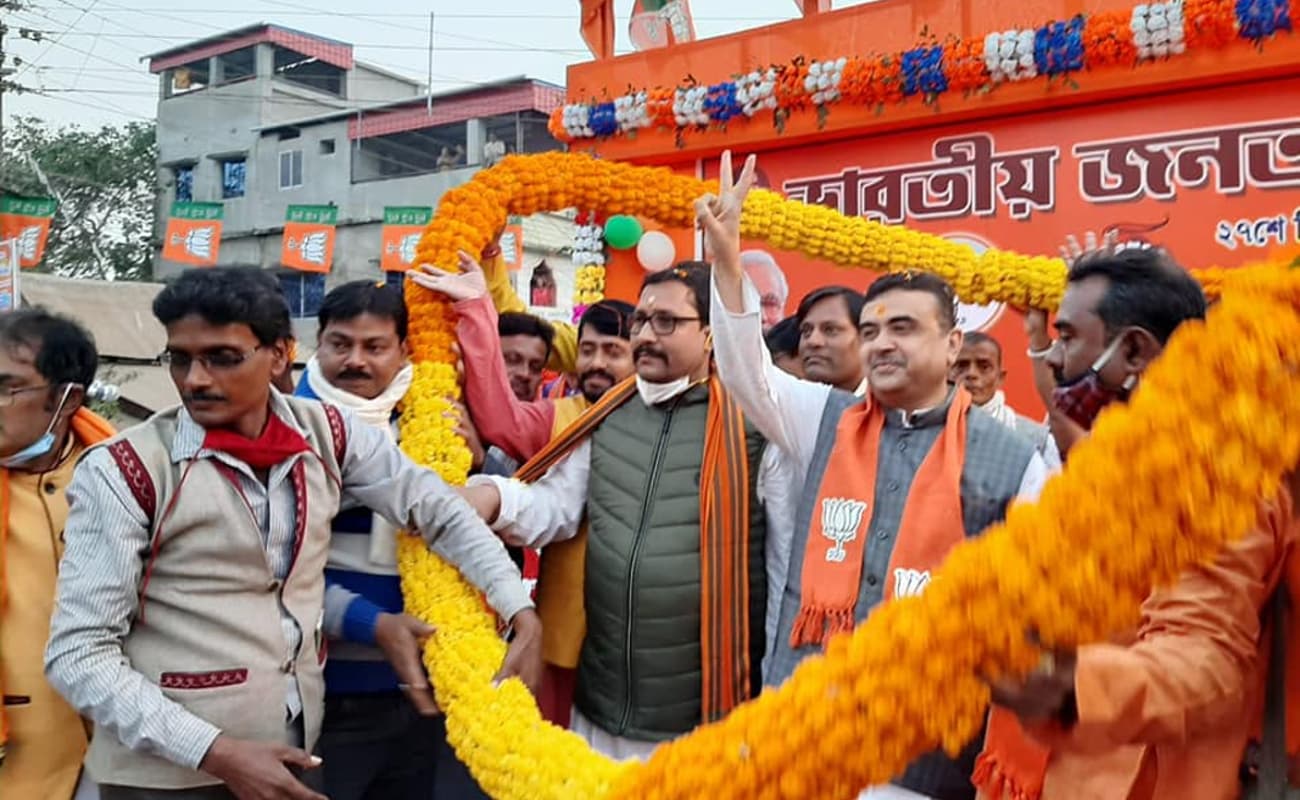 ममता के भाईपो अभिषेक बनर्जी को शुभेंदु अधिकारी ने दिया जवाब, देशभक्तों की भूमि से हूं, विश्वासघाती नहीं ममता के भाईपो अभिषेक बनर्जी को शुभेंदु अधिकारी ने दिया जवाब, देशभक्तों की भूमि से हूं, विश्वासघाती नहीं