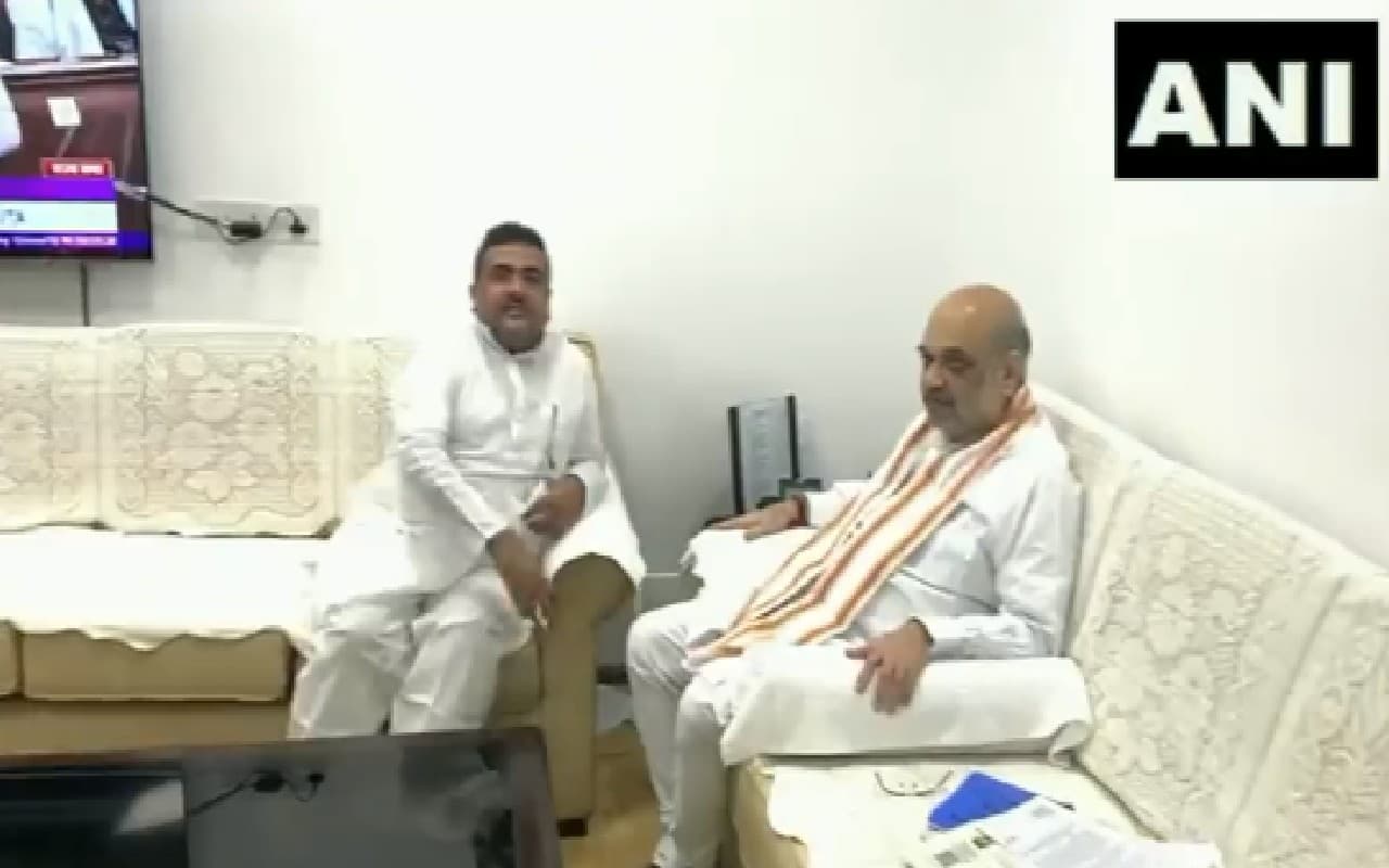 कुछ इस अंदाज में अमित शाह से मिले बंगाल भाजपा के नेता शुभेंदु अधिकारी, देखें वीडियो