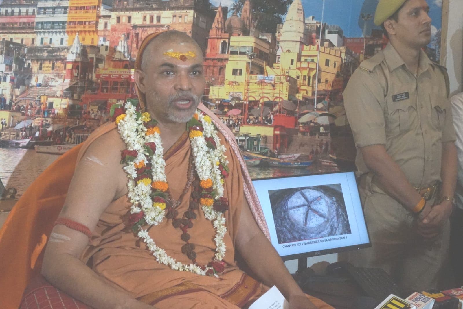 ज्ञानवापी में पूजा की मांग पर अड़े अविमुक्‍तेश्‍वरानंद ने तोड़ा अनशन, बोले- गुरुओं के आदेश पर लिया फैसला