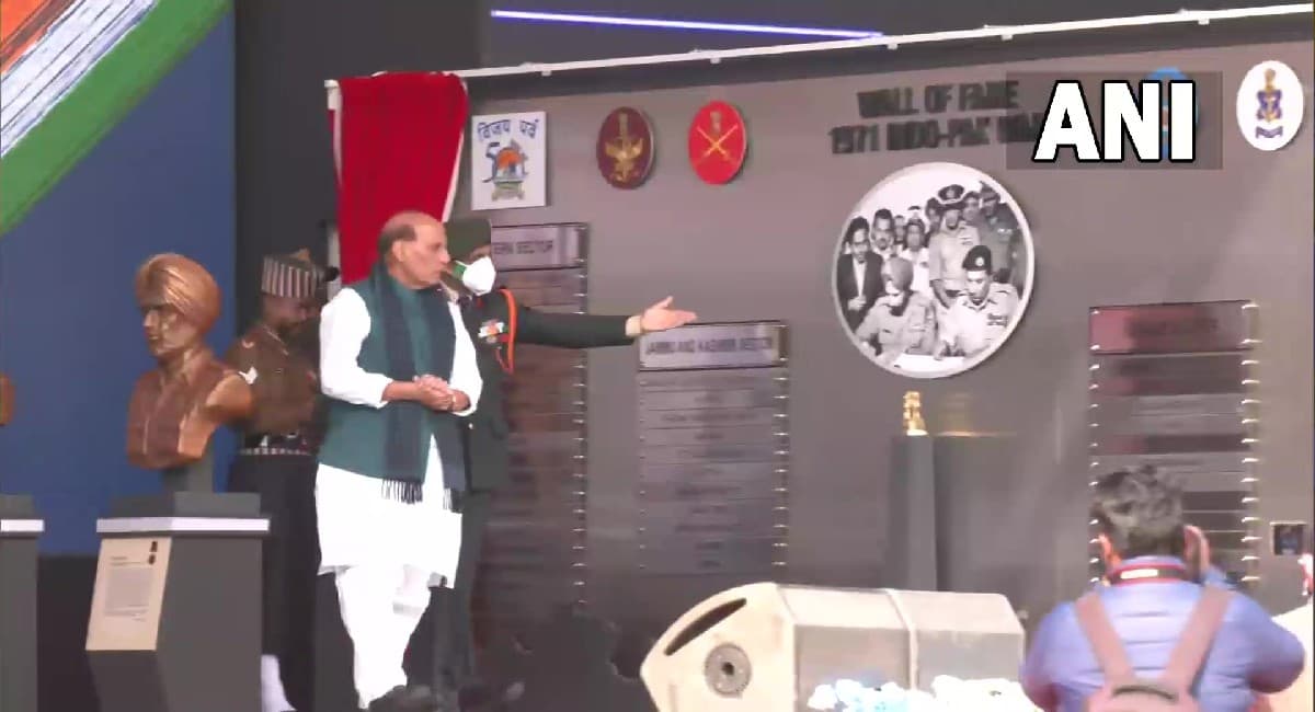 स्वर्णिम विजय पर्व: मजहब के नाम पर हुआ देश का बंटवारा, राजनाथ सिंह ने जताई आपत्ति, पाकिस्तान को जमकर लताड़ा