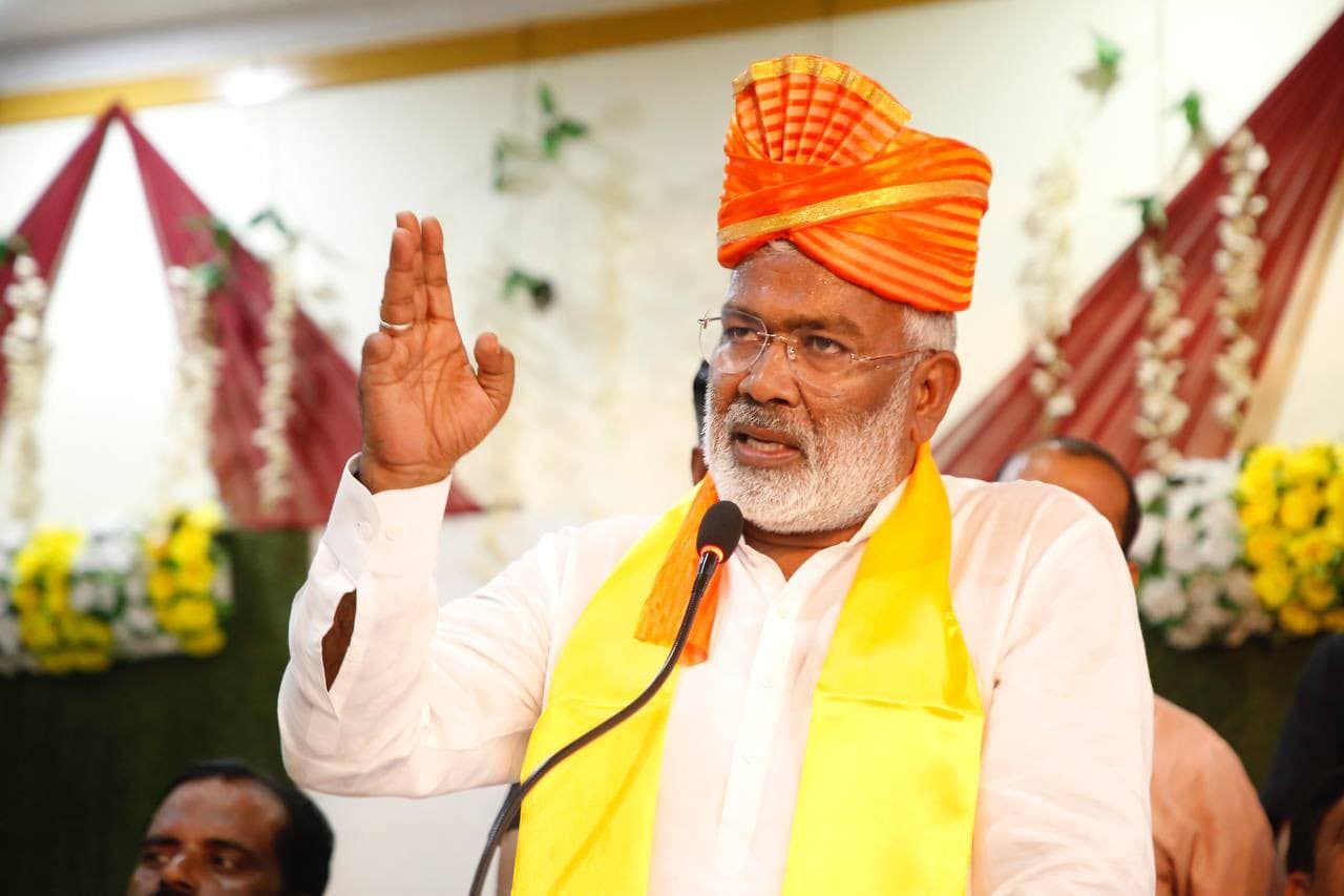 अखिलेश और राहुल ने लिया अल्ट न्यूज के कोफाउंडर जुबैर का पक्ष, मंत्री स्वतंत्रदेव सिंह ने मार दिया तंज