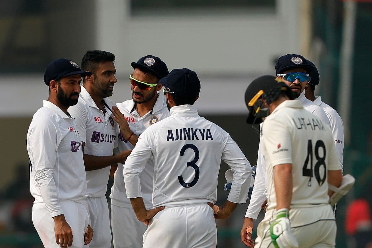 India Vs New Zealand: दूसरे टेस्ट पर भारत की पकड़ मजबूत, न्यूजीलैंड की आधी टीम लौटी पवेलियन