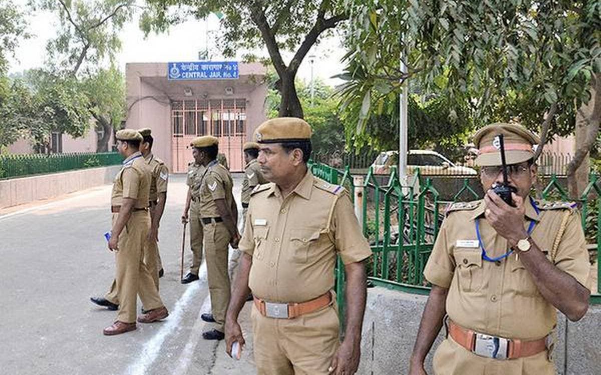 थाना परिसर स्थित सरकारी आवास से नींद में सो रहे पुलिसकर्मी की सर्विस पिस्टल चोरी, जांच में जुटी पुलिस