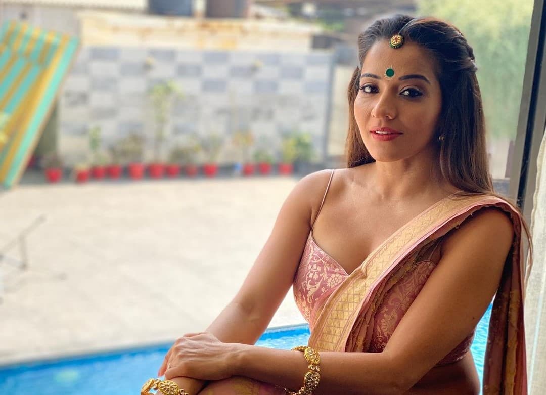 मोनालिसा की तसवीरों को देख आप भी कह उठेंगे- हमने कलेजा रख दिया चाकू की नोक पर...