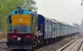 कोरोना का कहर : दूरगामी ट्रेनों के टिकटों में 27 फीसदी की कमी