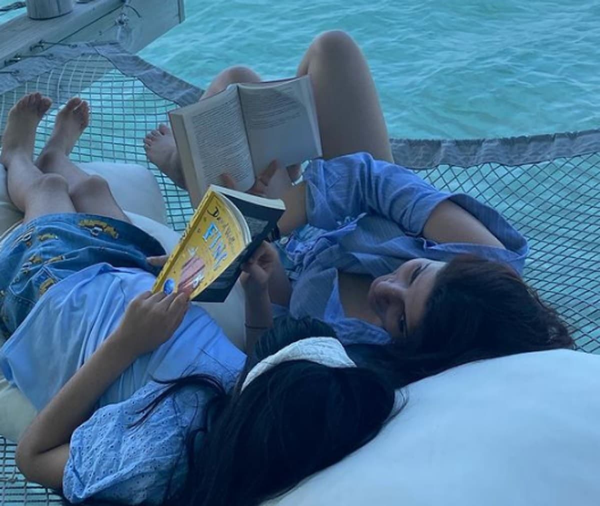 बेटी नितारा के साथ मालदीव में क्वालिटी टाइम स्पेंड कर रही हैं ट्विंकल खन्ना, फोटोज देख हार बैठेंगे दिल