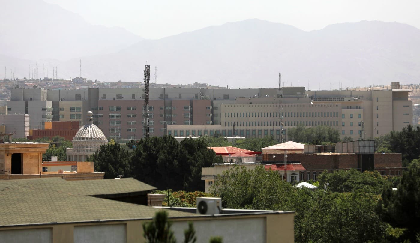 काबुल की फैक्ट्री में फंसे UP के दर्जनों लोग, कहा- कंपनी ने रख लिया पासपोर्ट, हमें यहां से निकाले सरकार